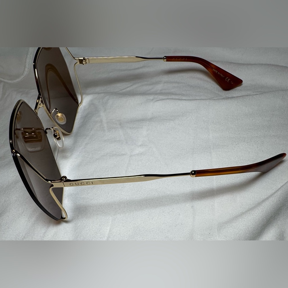 Gucci Sunglasses GG0817S 65mm with gold/brown lens. - Picture 4 of 7